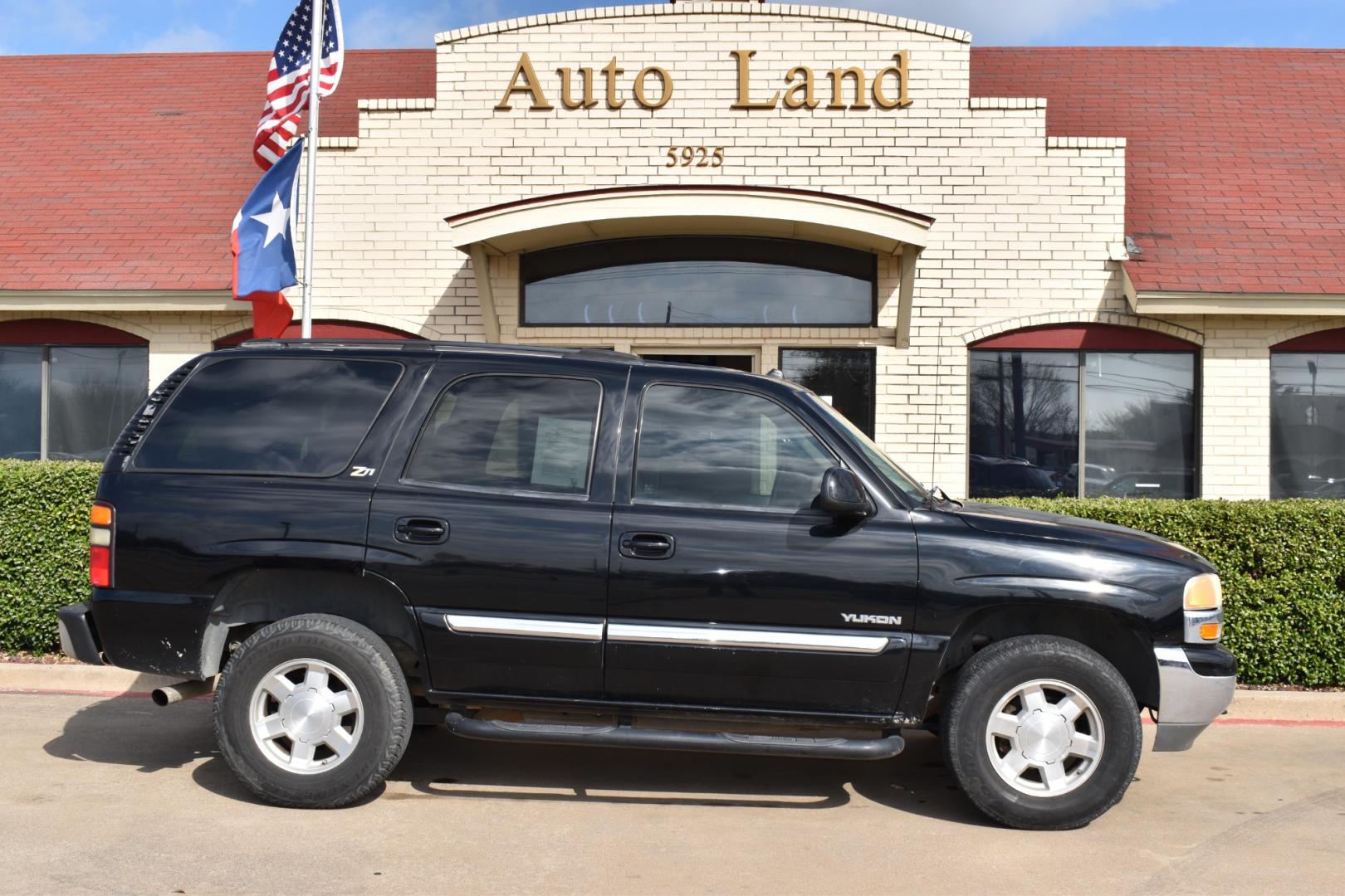 2004 Black /Tan GMC Yukon (1GKEK13Z64R) , located at 5925 E. BELKNAP ST., HALTOM CITY, TX, 76117, (817) 834-4222, 32.803799, -97.259003 - Buying a 2004 GMC Yukon 4WD can offer several benefits, including: Versatility: The GMC Yukon is known for its versatility, offering ample passenger seating and cargo space. The 4WD capability enhances its ability to handle various road conditions, making it suitable for both urban and off-road dri - Photo#3